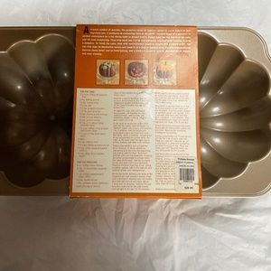 The Great Pumpkin cake pan new never used